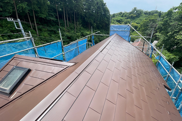逗子市 M様邸~カバー工法でパミール葺きの屋根を葺き替え